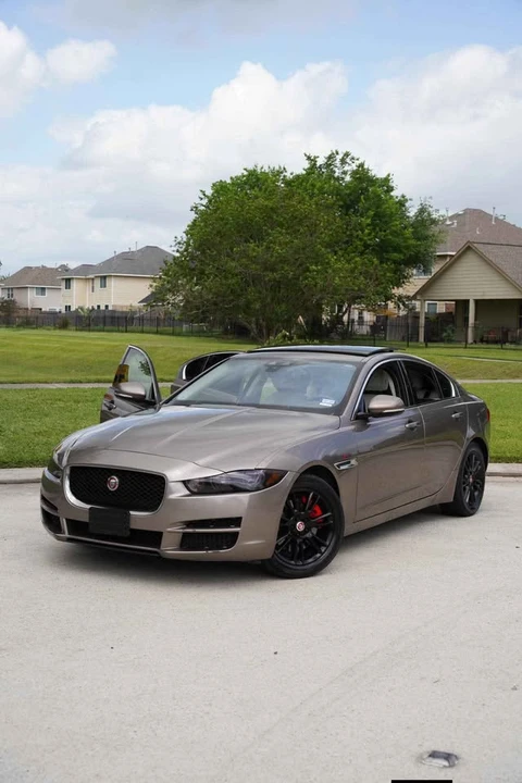 2017 Jaguar XE - Image 10 of 10