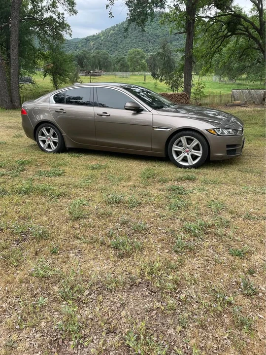 2017 Jaguar XE - Image 3 of 6