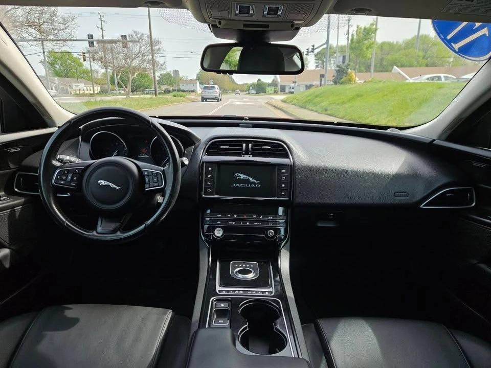 2017 Jaguar XE - Image 18 of 20
