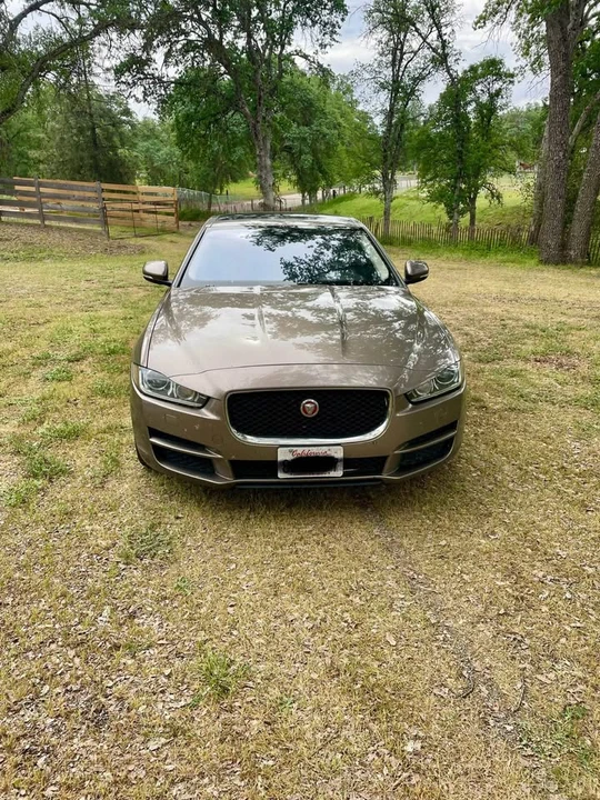 2017 Jaguar XE - Image 4 of 6