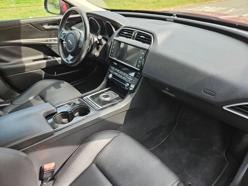 2017 Jaguar XE - Image 16 of 20