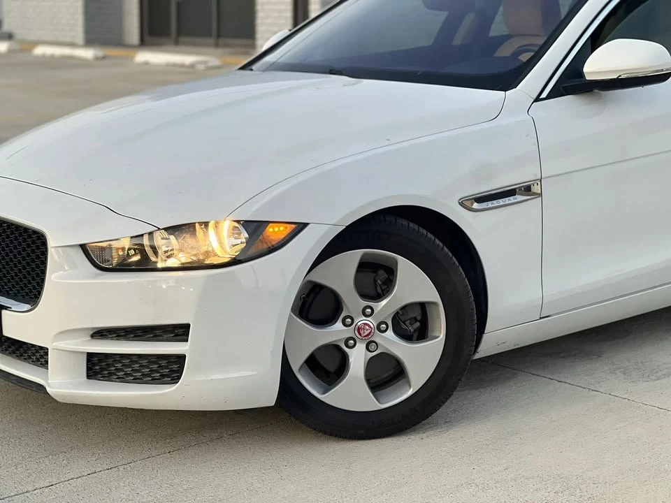 2017 Jaguar XE - Image 3 of 20