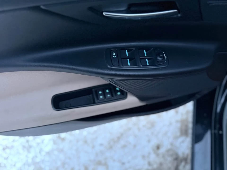 2017 Jaguar XE - Image 14 of 20