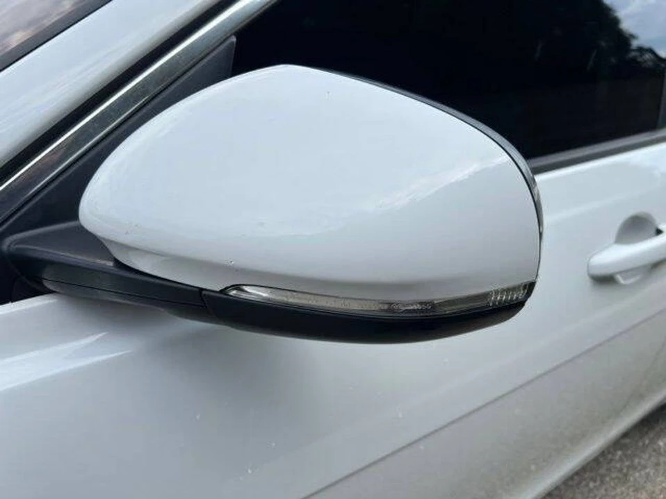 2017 Jaguar XE - Image 11 of 20