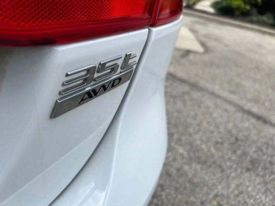 2017 Jaguar XE - Image 15 of 20