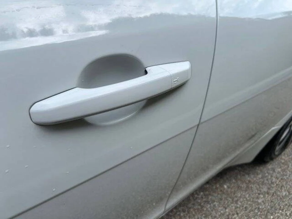 2017 Jaguar XE - Image 12 of 20