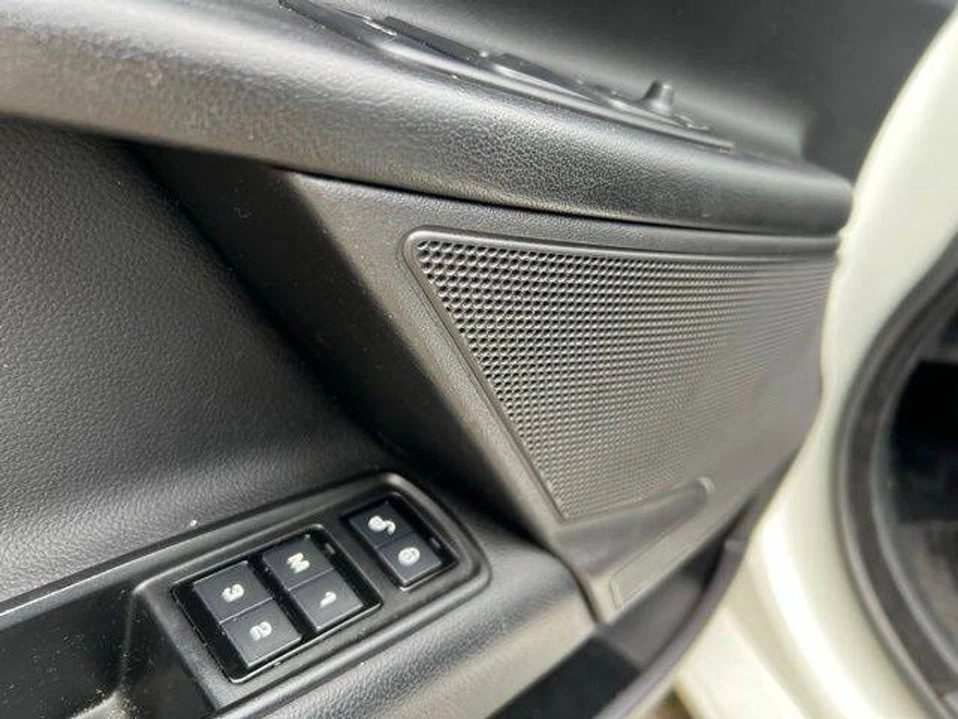2017 Jaguar XE - Image 19 of 20