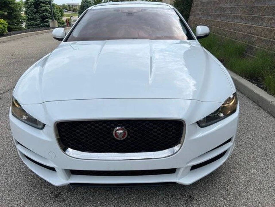2017 Jaguar XE - Image 9 of 20