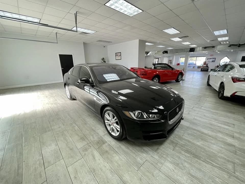2017 Jaguar XE - Image 7 of 20