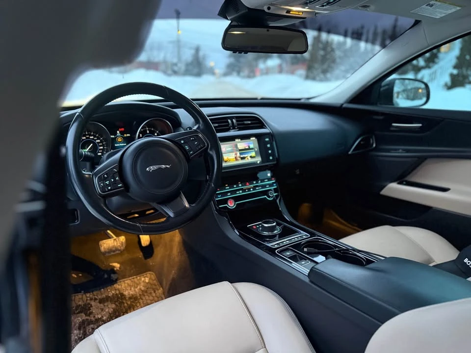 2017 Jaguar XE - Image 9 of 20