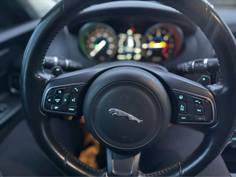 2017 Jaguar XE - Image 16 of 20