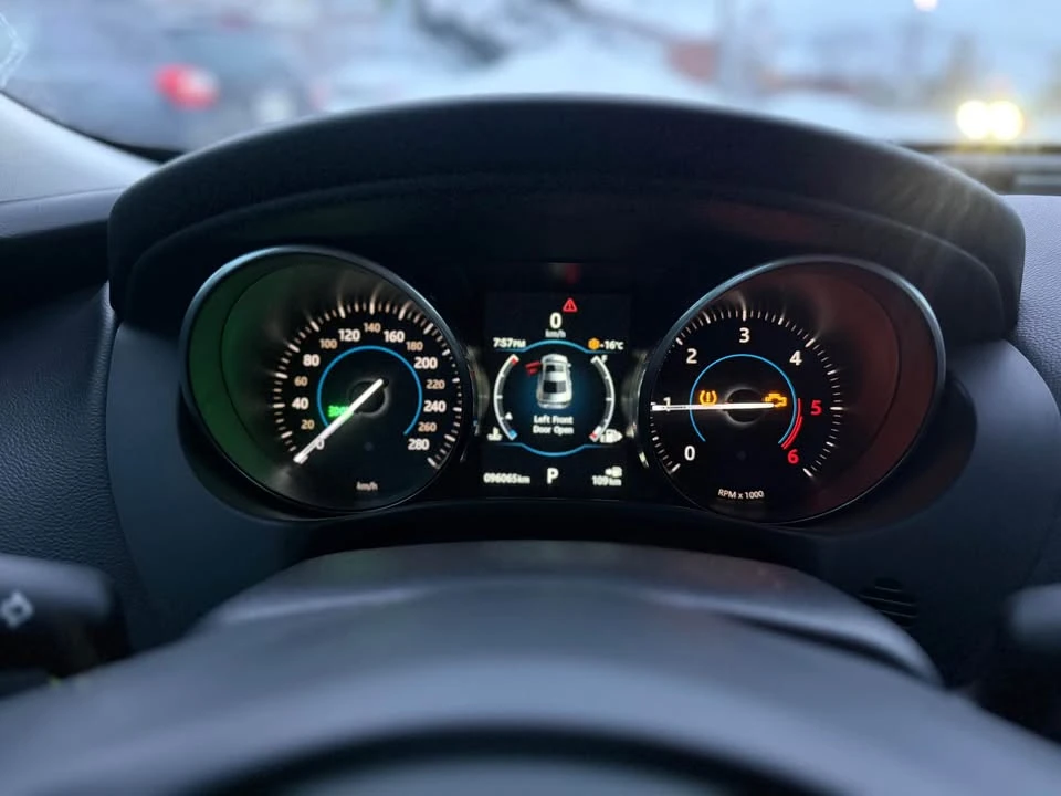 2017 Jaguar XE - Image 15 of 20