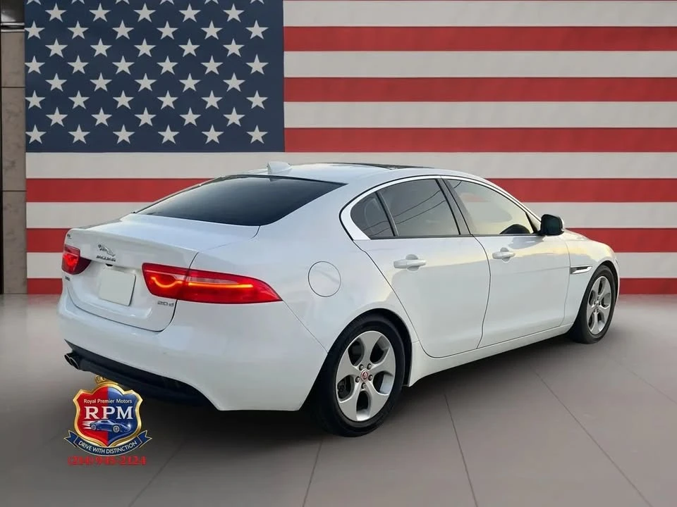 2017 Jaguar XE - Image 9 of 20