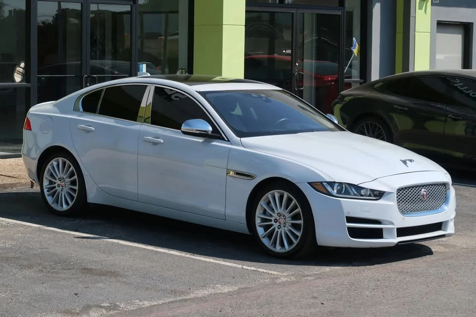 2017 Jaguar XE - Image 4 of 20