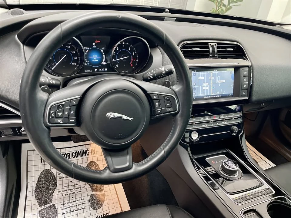 2017 Jaguar XE - Image 10 of 20