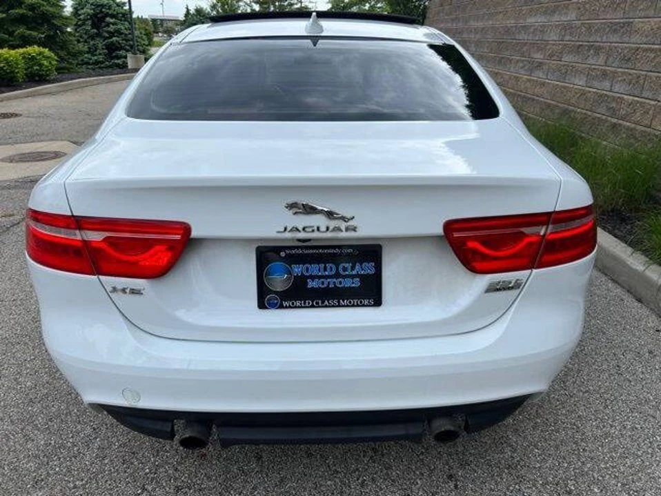 2017 Jaguar XE - Image 5 of 20