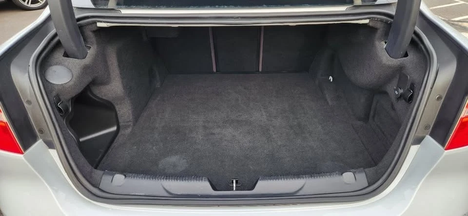 2017 Jaguar XE - Image 11 of 20