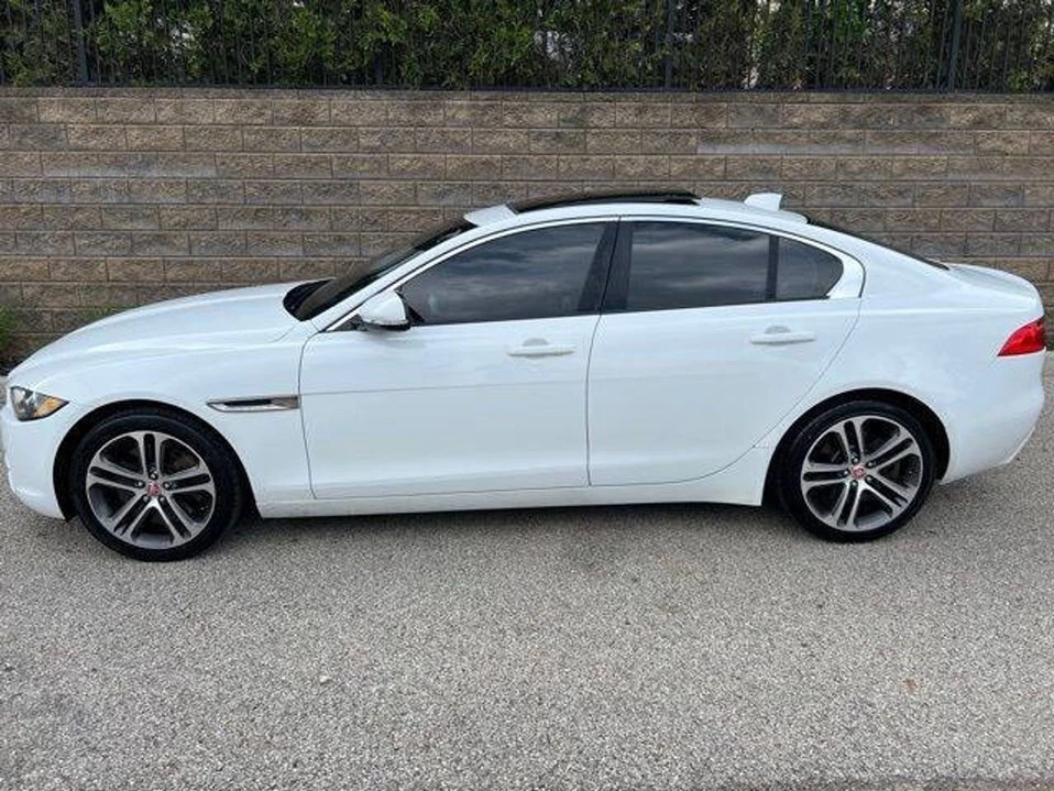 2017 Jaguar XE - Image 3 of 20