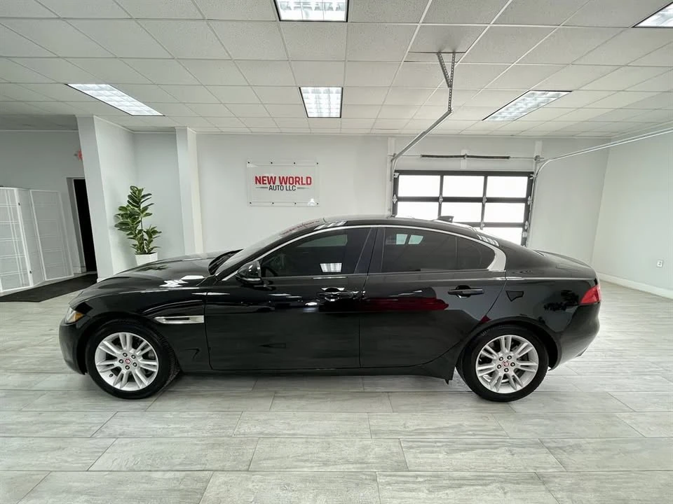 2017 Jaguar XE - Image 2 of 20