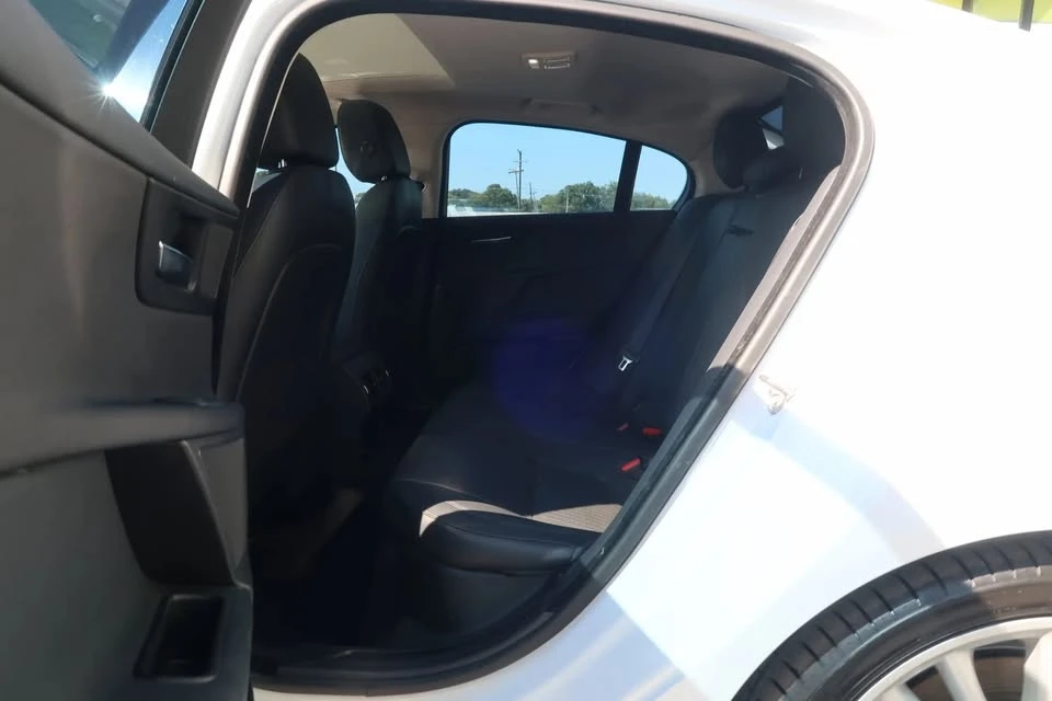 2017 Jaguar XE - Image 16 of 20