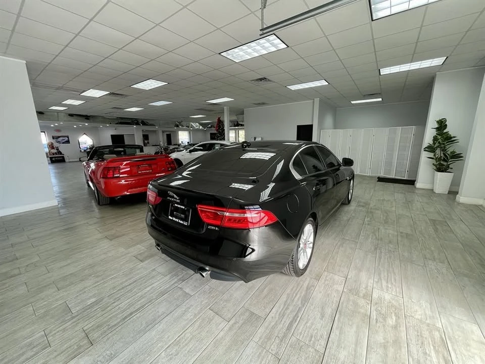 2017 Jaguar XE - Image 5 of 20