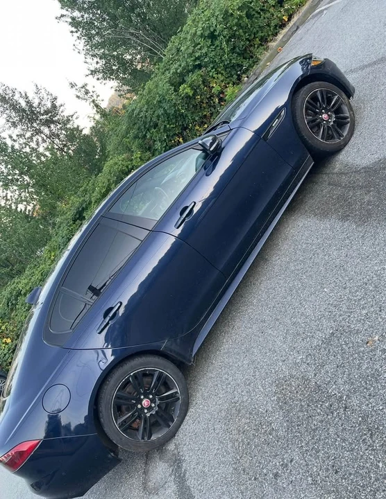 2017 Jaguar XE - Image 7 of 18