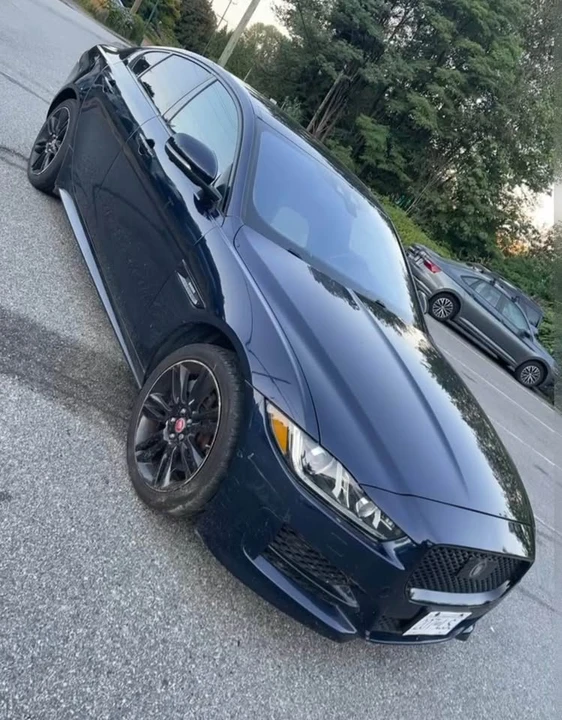 2017 Jaguar XE - Image 2 of 18