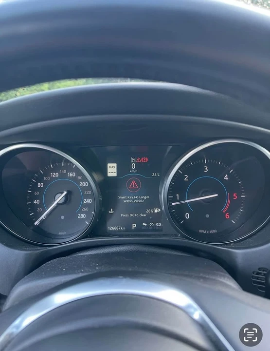 2017 Jaguar XE - Image 15 of 18