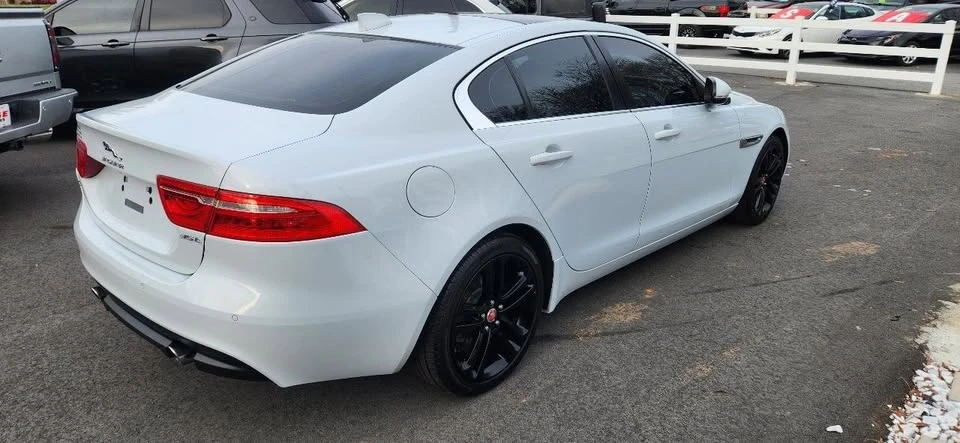 2017 Jaguar XE - Image 7 of 20