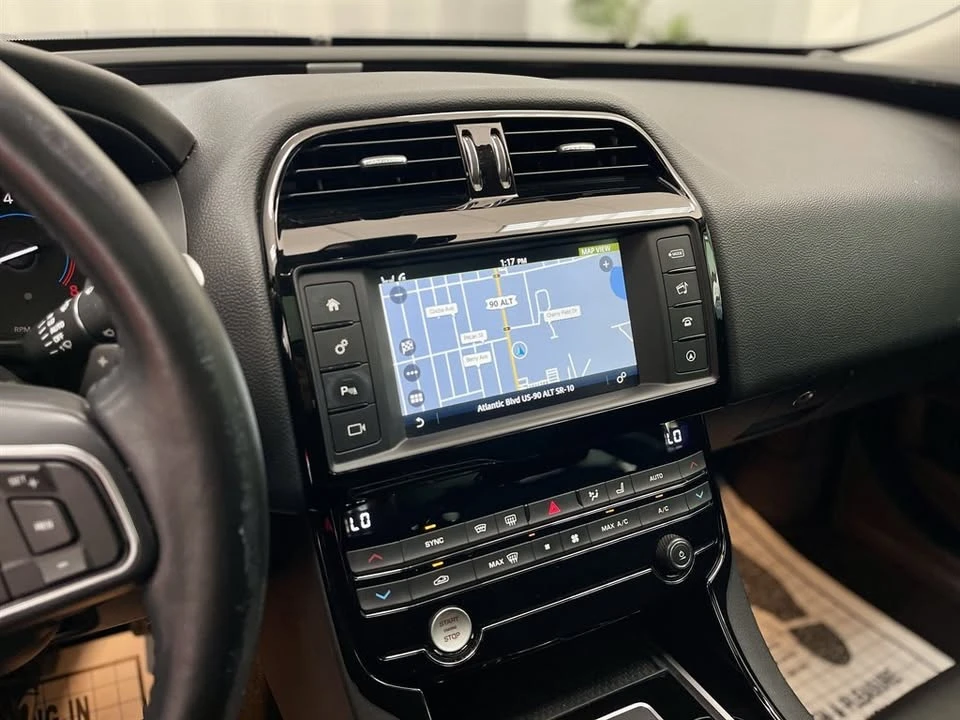2017 Jaguar XE - Image 11 of 20