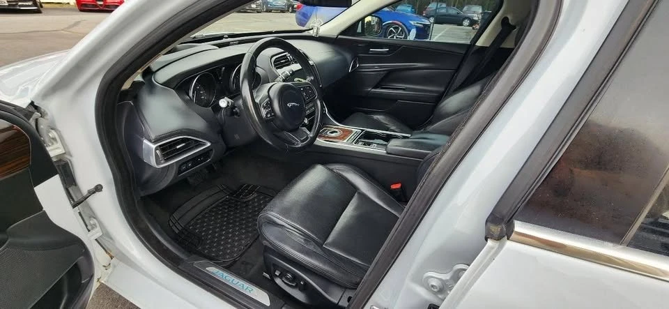 2017 Jaguar XE - Image 16 of 20