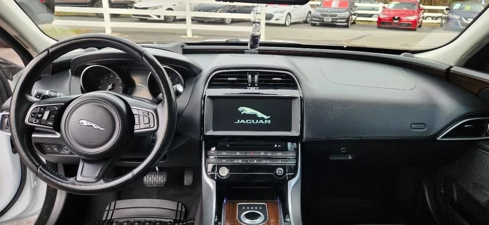 2017 Jaguar XE - Image 19 of 20