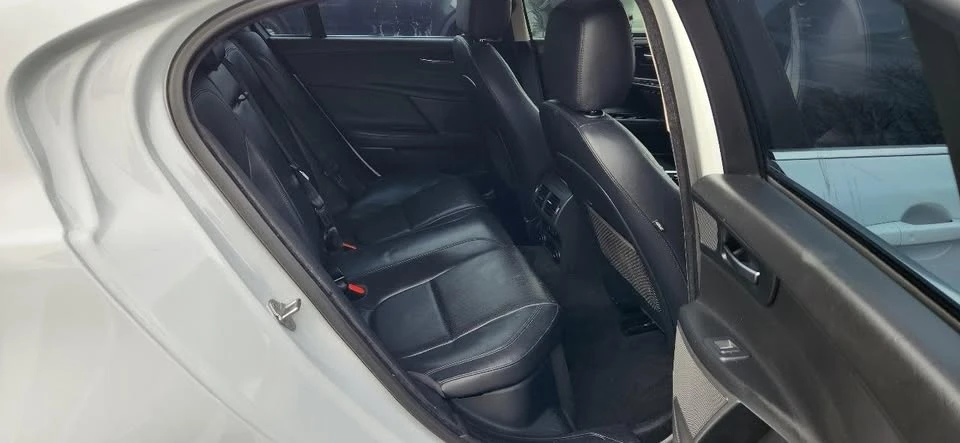 2017 Jaguar XE - Image 12 of 20