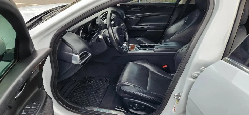2017 Jaguar XE - Image 15 of 20