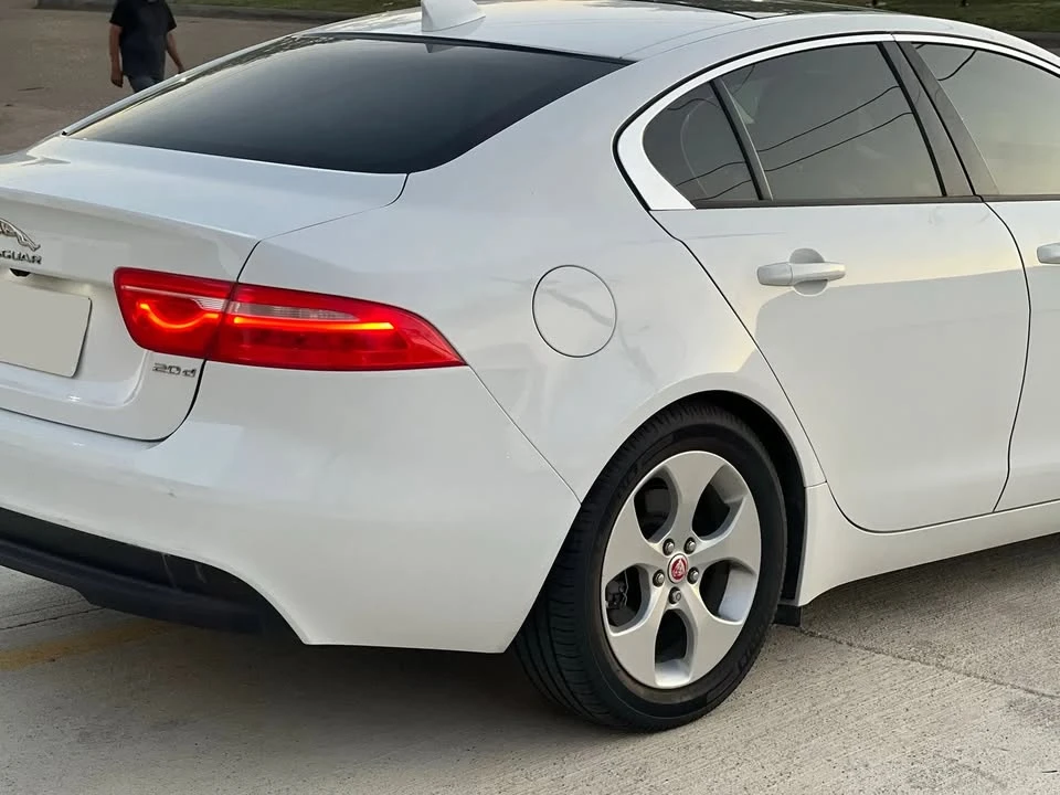 2017 Jaguar XE - Image 8 of 20