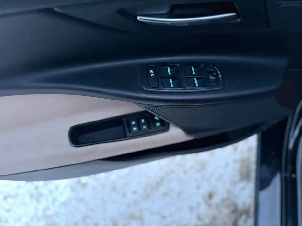 2017 Jaguar XE - Image 14 of 20