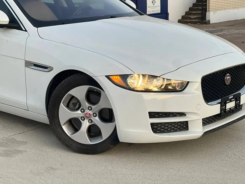 2017 Jaguar XE - Image 5 of 20