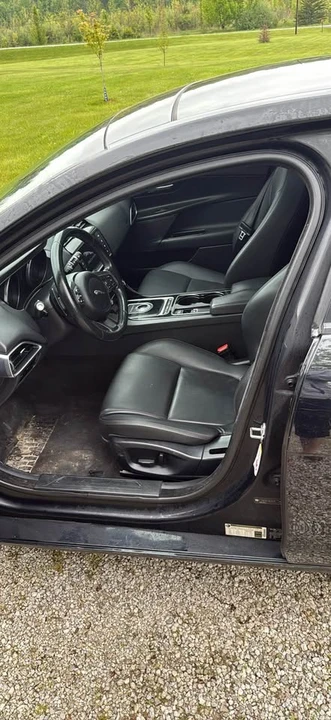 2017 Jaguar XE - Image 7 of 10