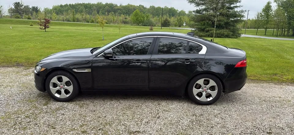 2017 Jaguar XE - Image 2 of 10