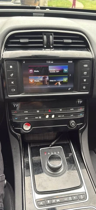 2017 Jaguar XE - Image 10 of 10