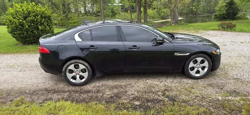 2017 Jaguar XE - Image 5 of 10