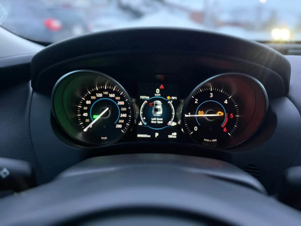 2017 Jaguar XE - Image 15 of 20