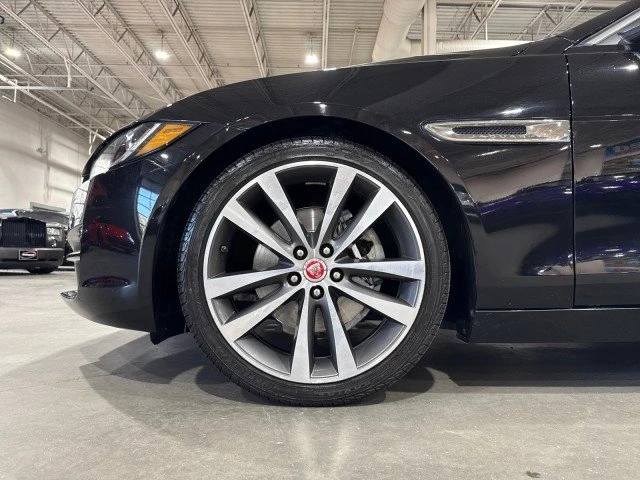 2017 Jaguar XE - Image 17 of 19