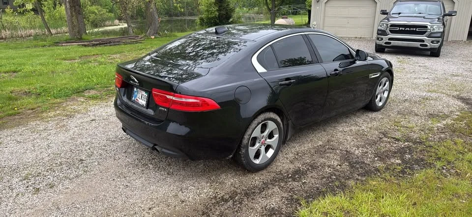 2017 Jaguar XE - Image 4 of 10