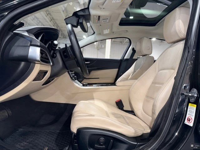 2017 Jaguar XE - Image 9 of 19