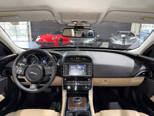 2017 Jaguar XE - Image 7 of 19