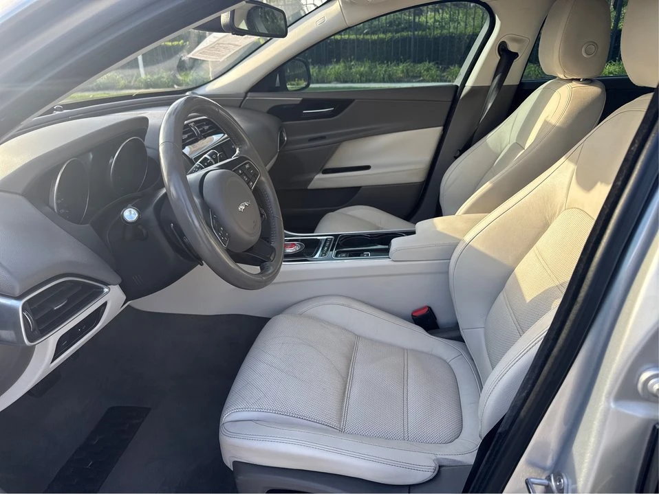 2017 Jaguar XE - Image 9 of 19