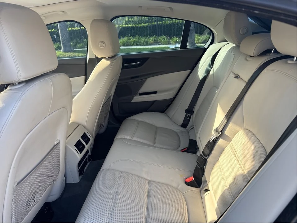 2017 Jaguar XE - Image 10 of 19