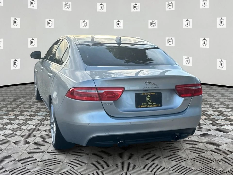 2017 Jaguar XE - Image 7 of 19