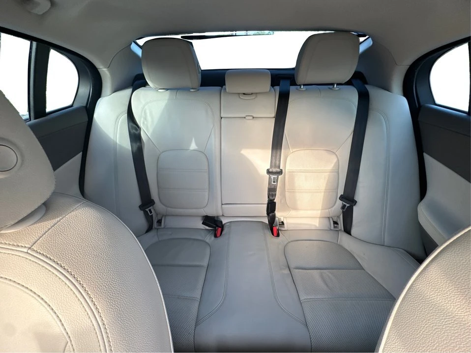 2017 Jaguar XE - Image 14 of 19